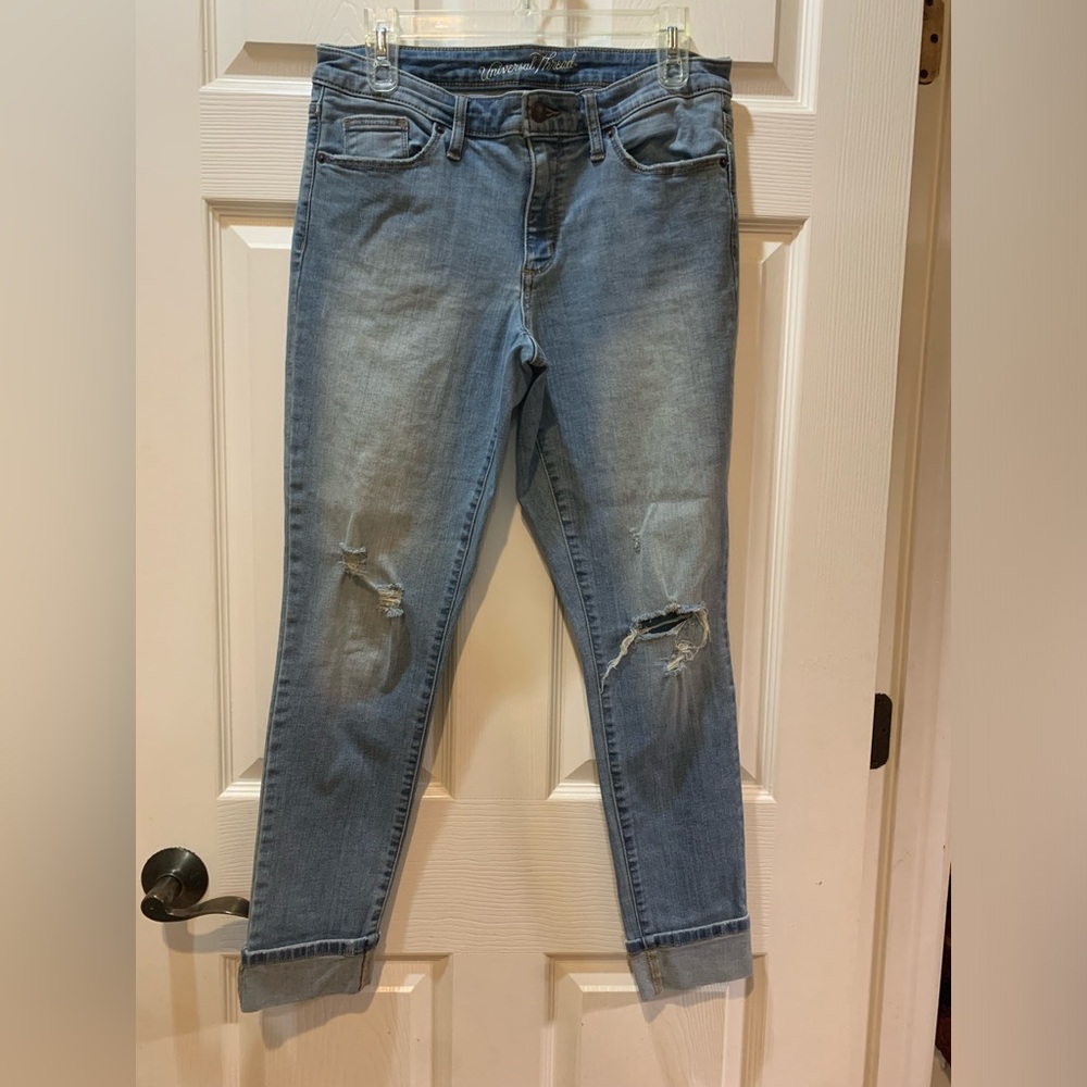 Universal Thread Medium Blue Ripped Cropped Jeans